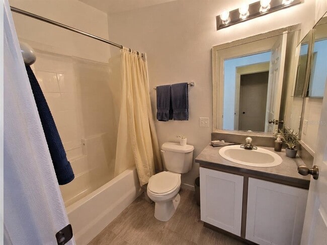 Building Photo - 944 Lockbreeze Dr