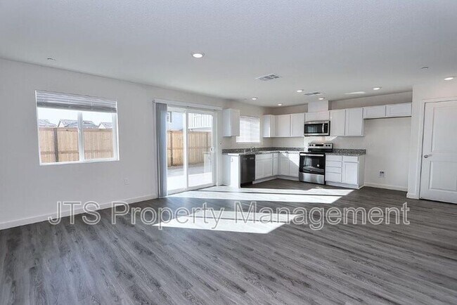 Building Photo - 2104 Shady Tree Cir