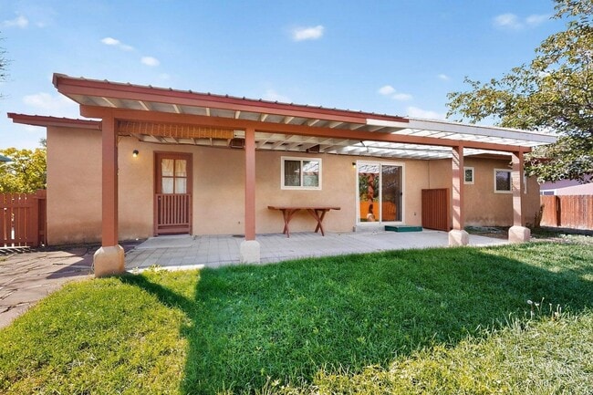 Building Photo - 2702 Avenida Del Sol