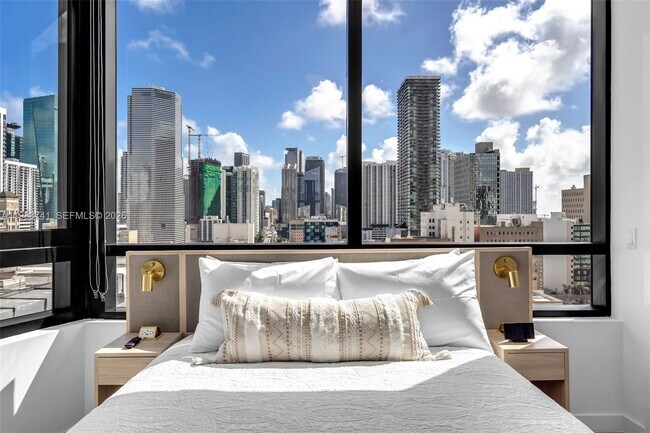 Building Photo - 225 N Miami Ave