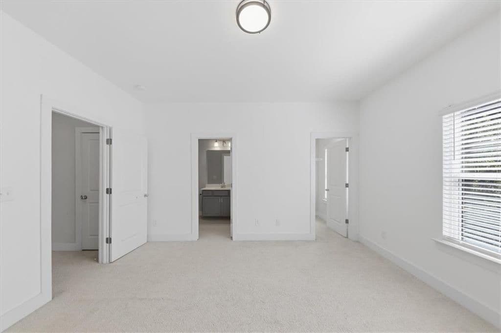 Building Photo - 3796 Oxford Cir