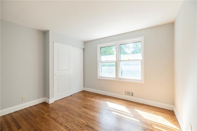Building Photo - 104 Tumbleweed Dr