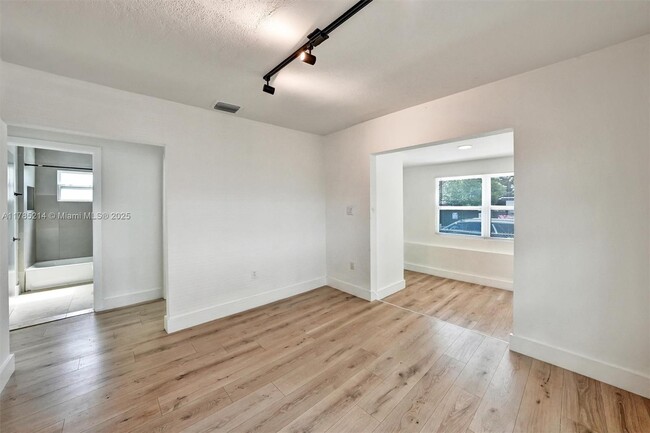 Building Photo - 1411 SW 3rd St