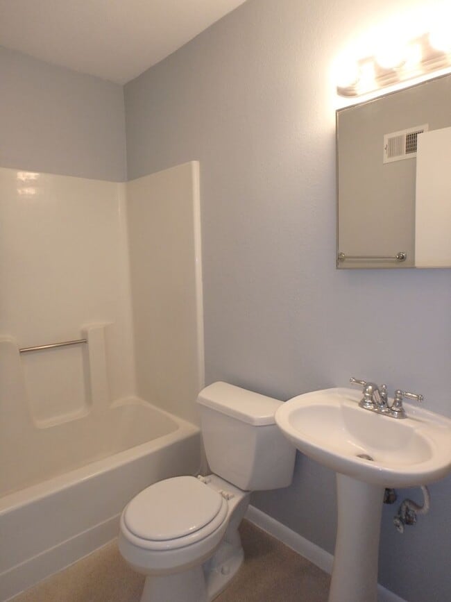 Building Photo - Adorable 3 Bedroom Home!