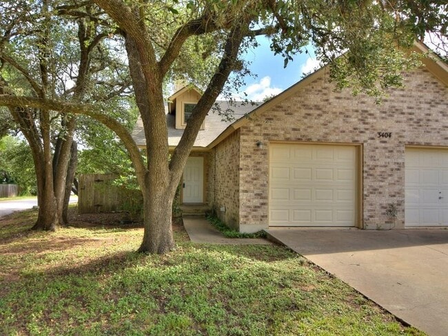 Building Photo - 3404 Blumie St