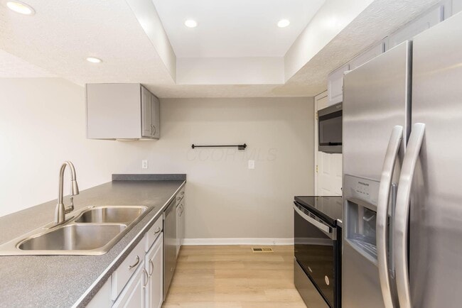 Building Photo - 2439 Sutter Pkwy