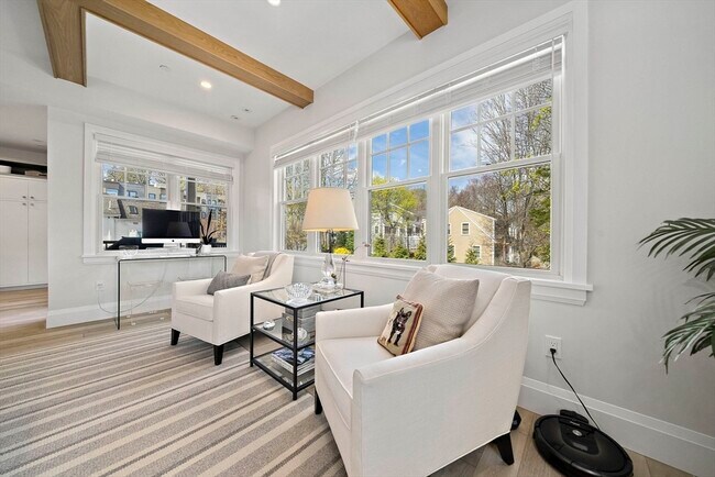 Building Photo - 144 Linden St