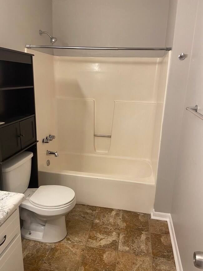 Building Photo - 11 Oak St