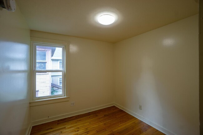 Building Photo - Available 7/1/26 Back Upper Deck Overlooki...