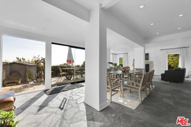 Building Photo - 1300 Summitridge Dr