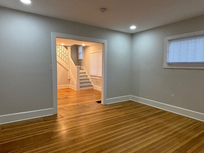 Building Photo - 2 Bed, 2 Bath Minutes from Downtown!