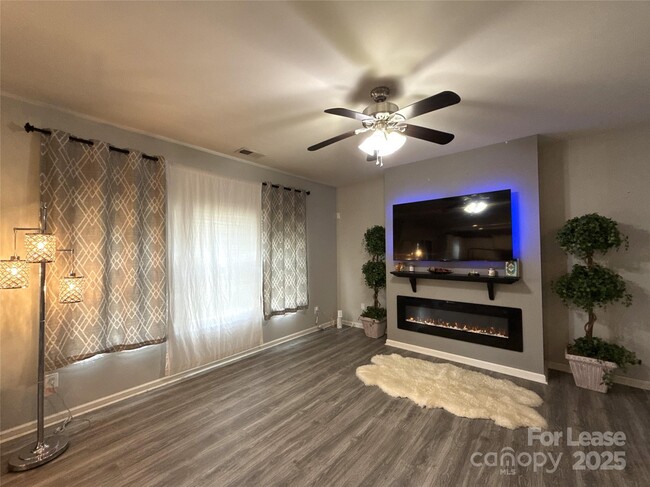 Building Photo - 10426 Kempsford Dr
