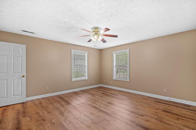 Building Photo - 227 N Miles St
