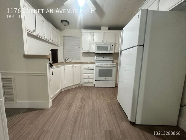 Building Photo - 11763 Venetian Ave