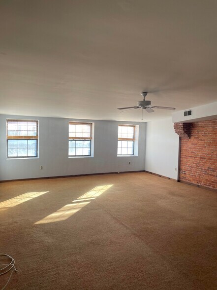 Building Photo - 4 S Front St