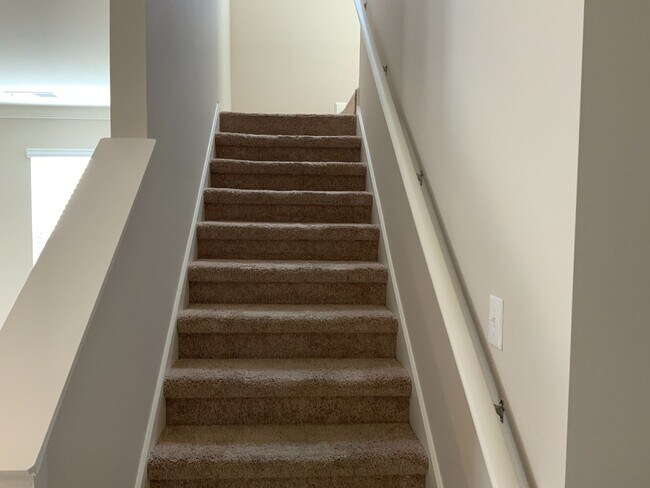 Building Photo - Chelsea Reserve  4 BR / 2.5 Ba / 2 family Room / 2 stories