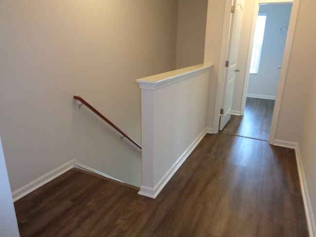 Building Photo - 3 Bedroom Townhouse with 1-Car Garage