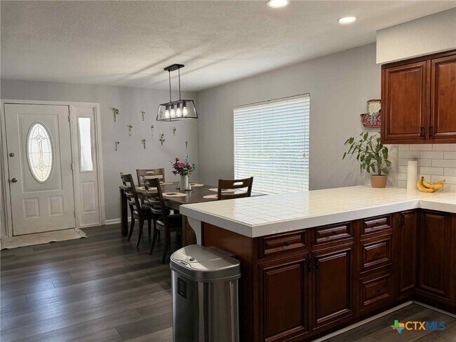 Building Photo - 7255 Woodlake Cir