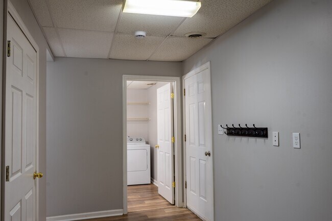 Building Photo - 4520 Ventura Dr