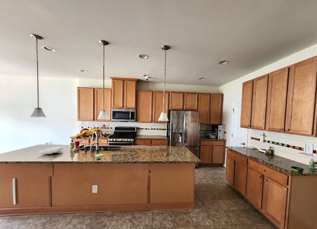 Building Photo - 2041 Leeds Ln