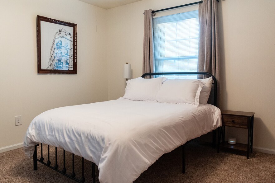 Building Photo - 239 S Ashbrook Cir