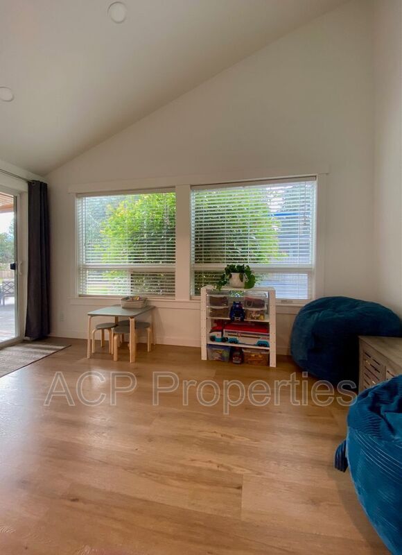 Building Photo - 406 Arrowhead Ln