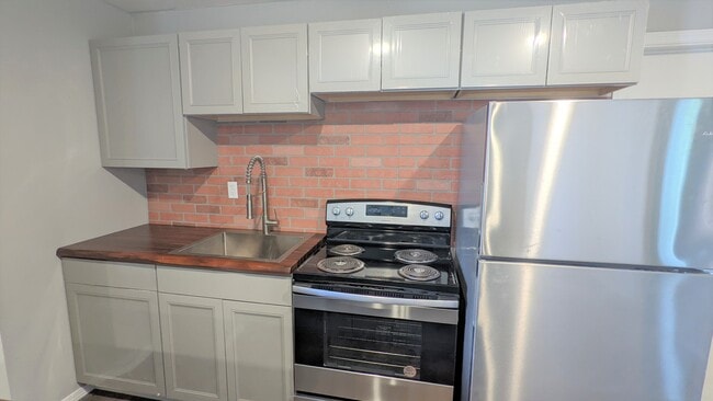 Building Photo - 594 4th St