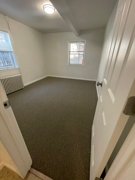 bedroom 1 approx 16 x 11 ft - 62 John St