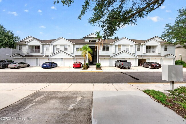 Building Photo - 7047 Deer Lodge Cir