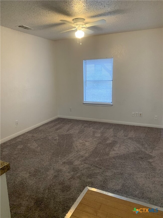 Building Photo - 116 W Stacie Rd