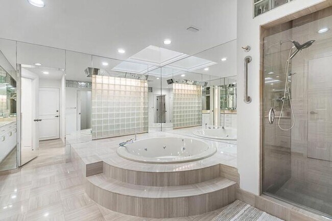 Building Photo - 6110 N Ocean Blvd