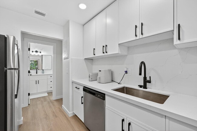 Building Photo - 800 Tropic Isle Dr