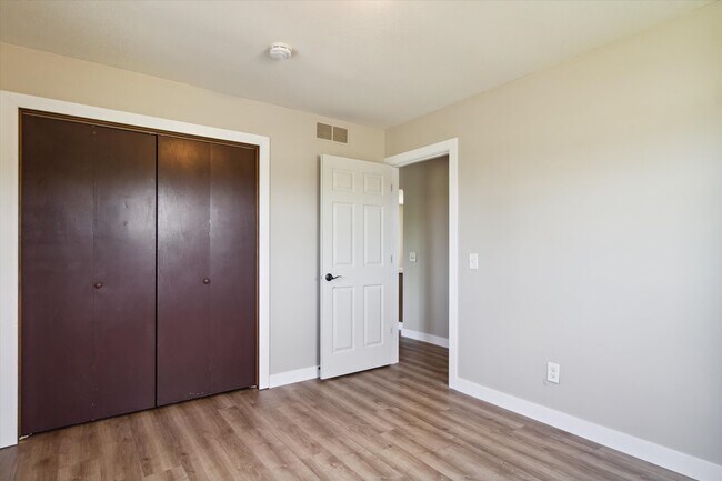 Building Photo - 2445 S Isabella Rd