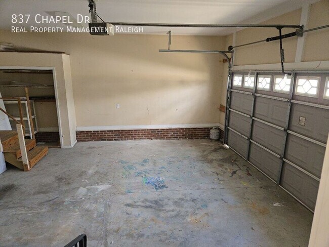 Building Photo - 837 Chapel Dr