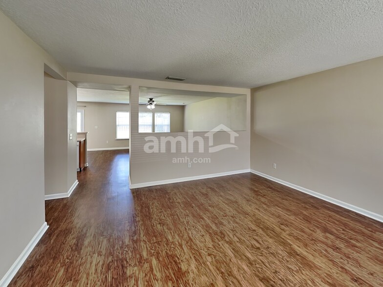 Building Photo - 1420 Heather Ct
