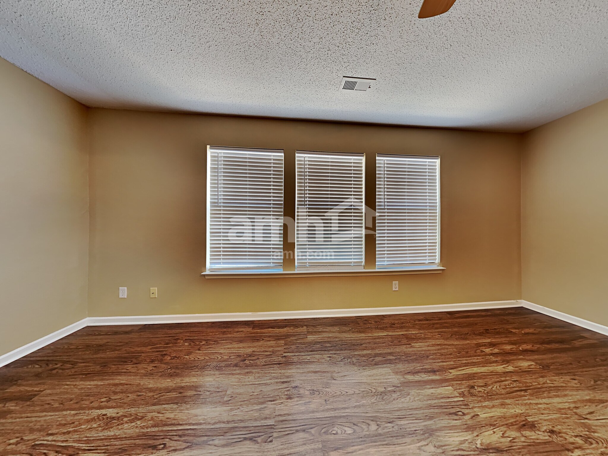 Building Photo - 10981 Clear Spring Dr
