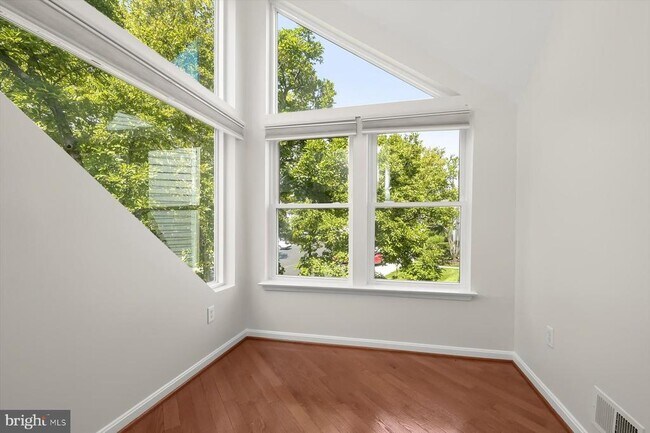 Building Photo - 7758 Mayfair Cir