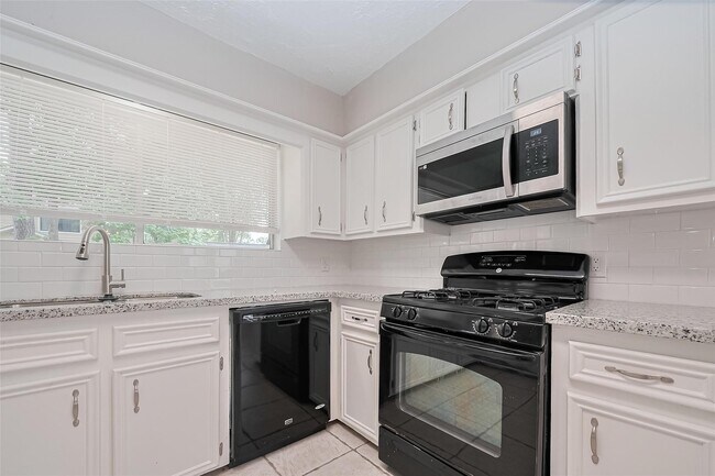 Building Photo - 2606 Lexington Woods Dr