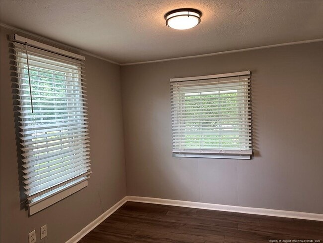 Building Photo - 420 W Mountain Dr