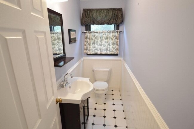 Building Photo - 128 Ridge Rd