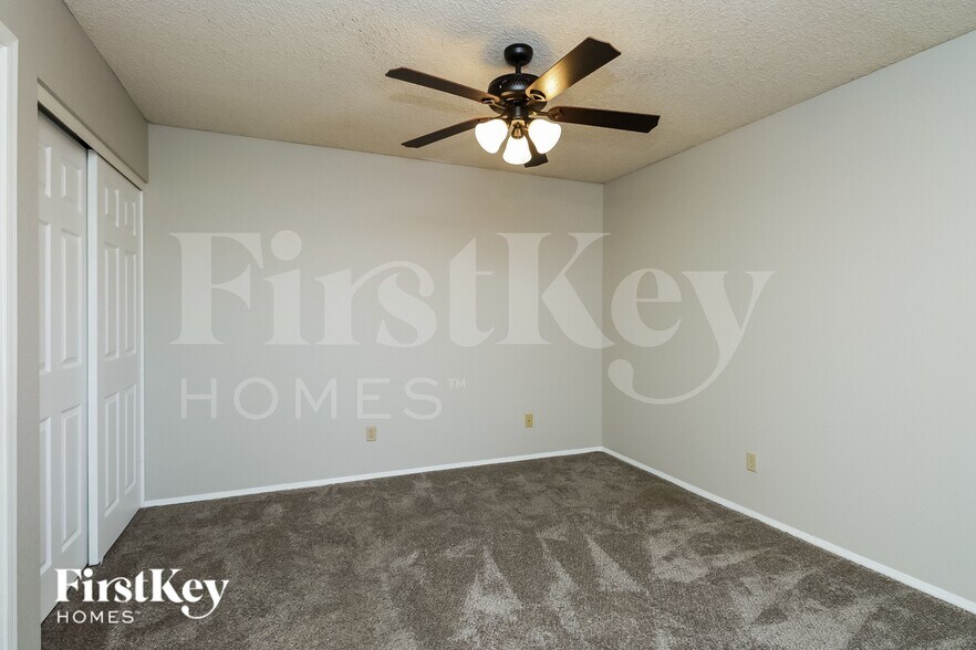 Building Photo - 6410 W Townley Ave