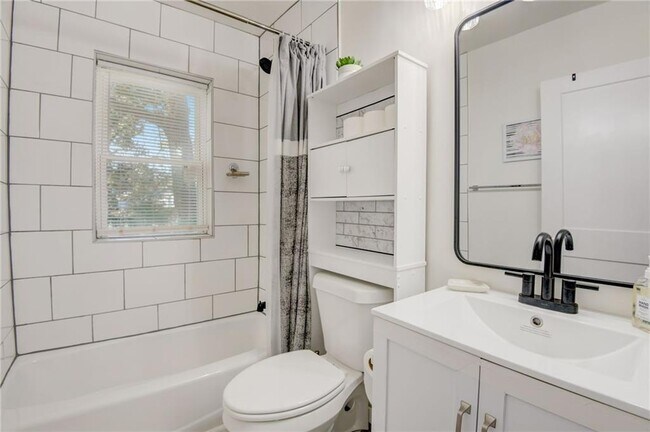 Building Photo - 711 Campbell Cir