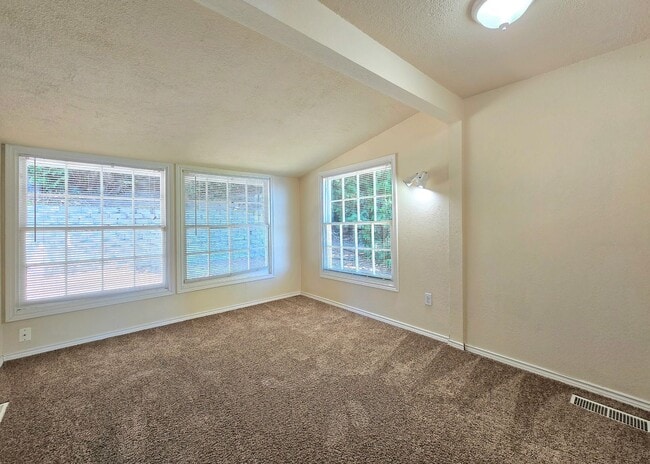 Building Photo - 3 Bedroom Home in Lake Stevens Available Now!