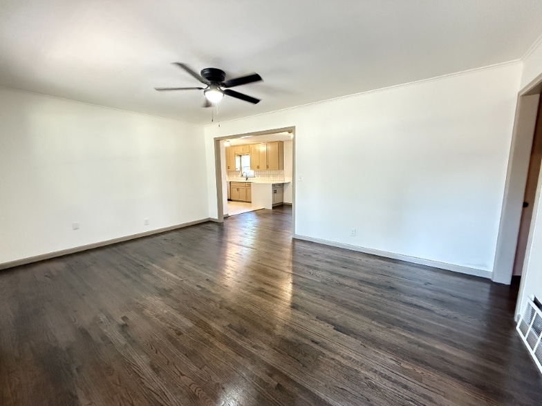 Building Photo - 1819 S Irvington Ave