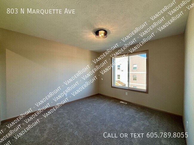 Building Photo - 803 N Marquette Ave