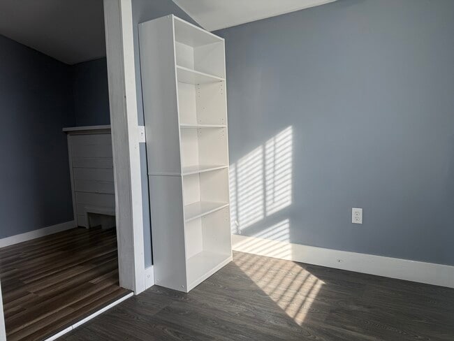 Building Photo - 119 S Mcsweyn Pl