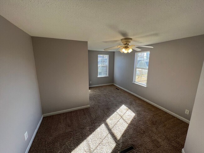 Building Photo - House in Dixon, MO!