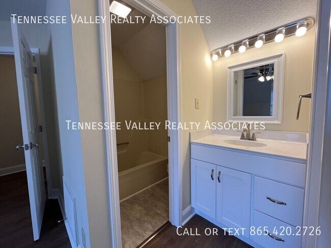 Building Photo - 455 Bramblewood Ln