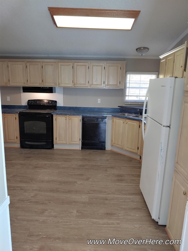 Building Photo - 402 Country Walk Ln