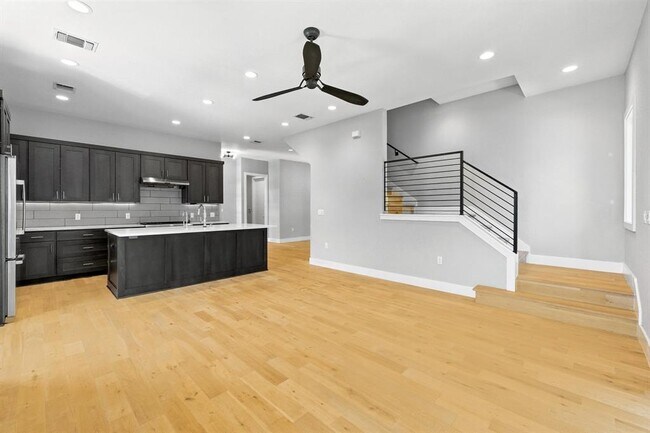Building Photo - 901 Bouldin Ave